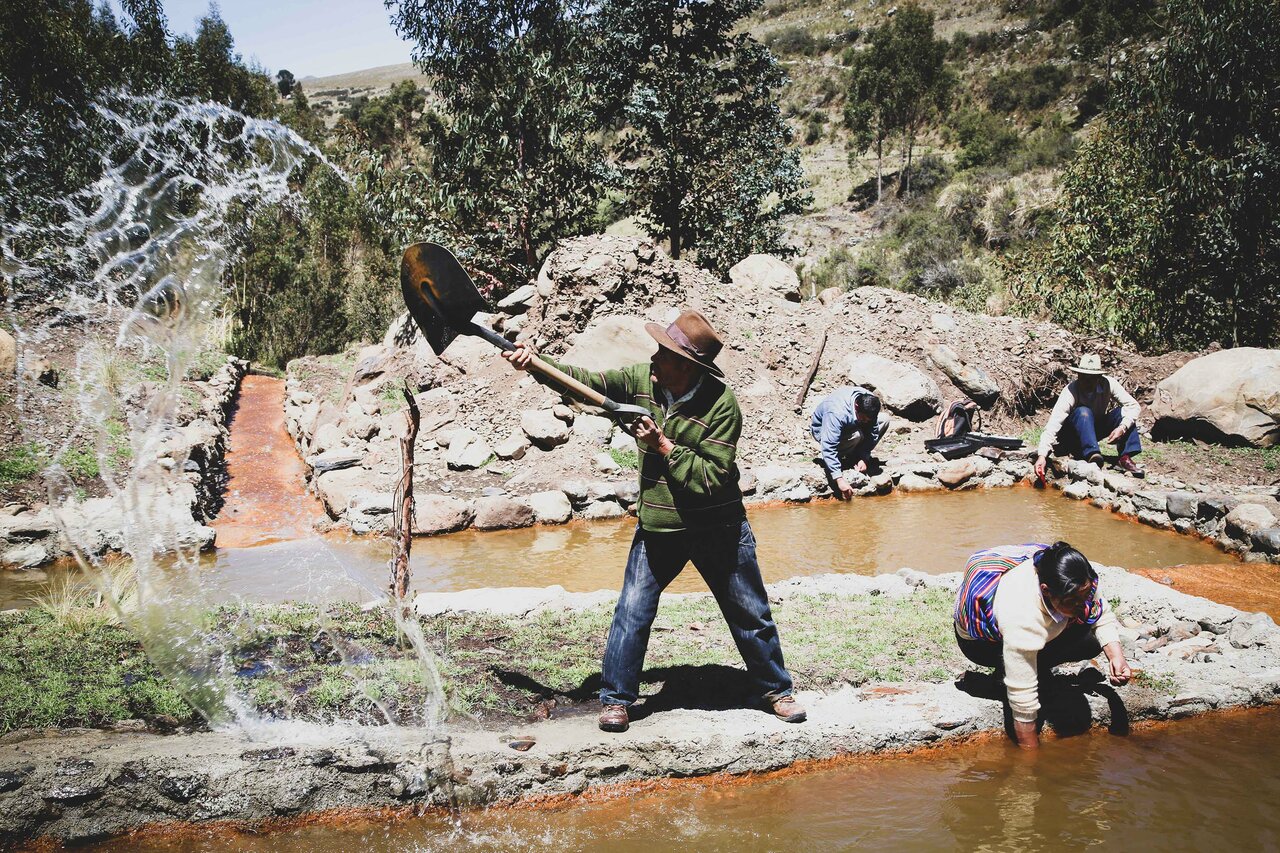 Siembra y cosecha de agua desde experiencias en los Andes del Perú